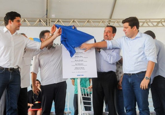 Prefeito Rui Palmeira entrega Residencial Morada do Planalto