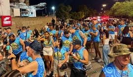 Tradicional bloco Mandacaru do 3º BPM desfila pelas ruas de Arapiraca