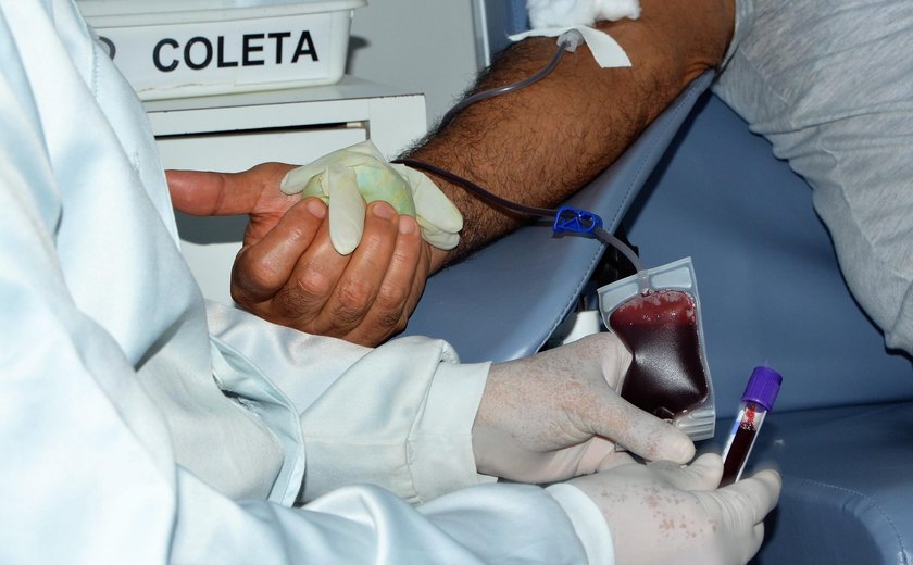 Hemoal realiza cadastro para doação de medula óssea no Ifal do Benedito Bentes