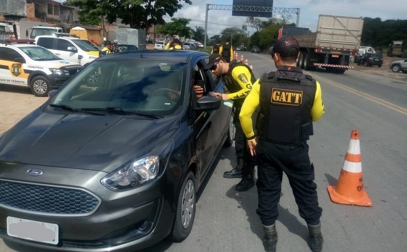 Operação da SMTT fiscaliza veículos irregulares na capital alagoana