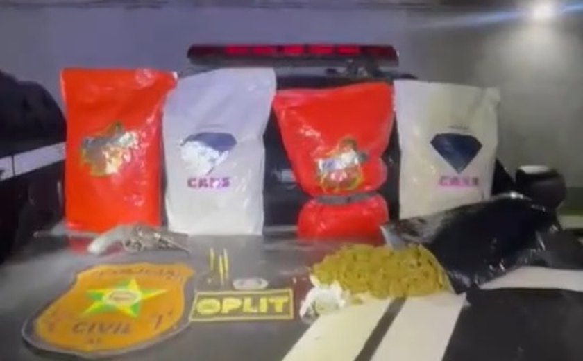 Polícia identifica ponto de comércio de drogas e apreende 3kg de maconha e arma em Maceió