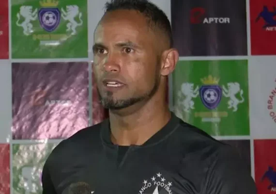 Justiça concede liberdade condicional ao goleiro Bruno