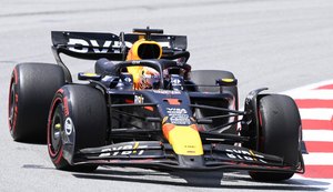 Max Verstappen vence GP da Espanha após batalha contra Lando Norris