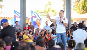 Renan Filho apresenta propostas e recebe apoio de 33 mil pescadores e marisqueiras