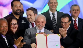 Lula assina projeto que regula atividade de motoristas de aplicativo