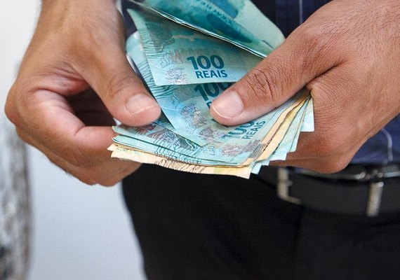 Paulo Dantas antecipa salários dos servidores estaduais para terça-feira (16)