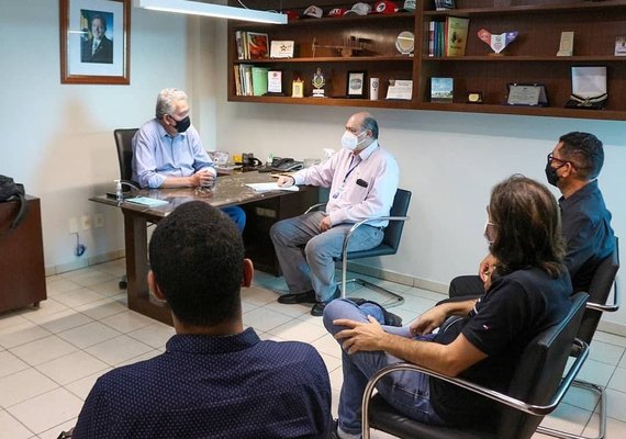 Paulão se reúne com reitor da Ufal para debater futuro da educação