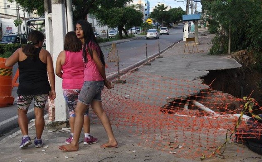 Prefeitura de Maceió busca recursos federais para conter erosão no Murilópolis