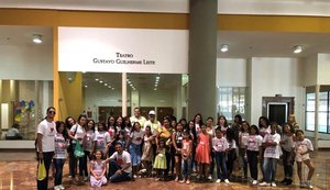 Ronda no Bairro leva crianças para espetáculo de ballet no Teatro Gustavo Leite