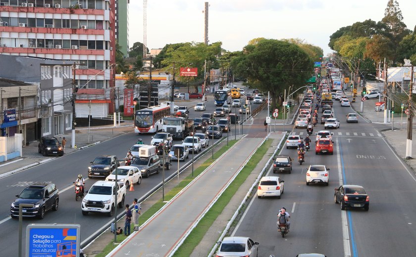 OAB faz consulta para decidir mudança de nome da principal avenida de Maceió