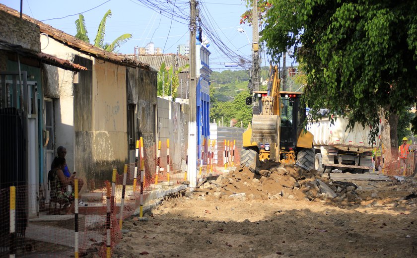 Moradores dos Flexais recebem Rafael Brito e criticam obras da Braskem