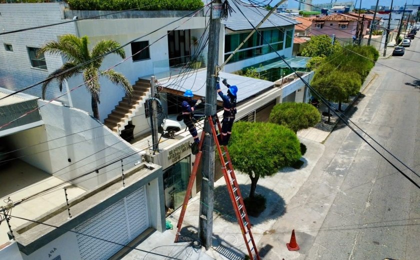 Ação emergencial do Projeto Poste Limpo chega ao Trapiche da Barra