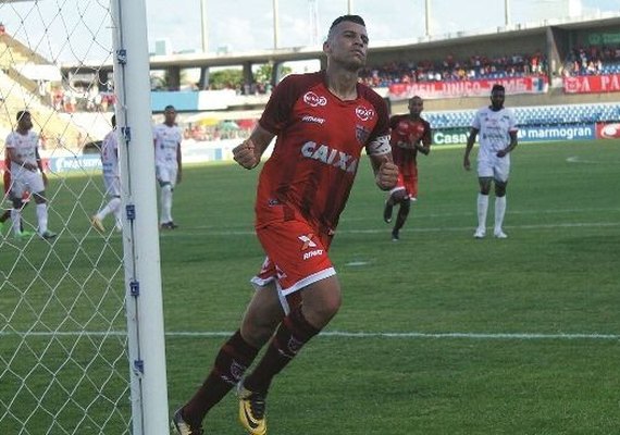 CRB embarca para São Paulo com reforços e baixas