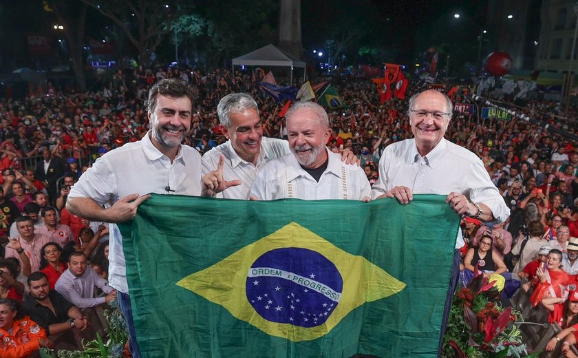 Lula sobe 8 pontos entre beneficiários do Auxílio Brasil, diz pesquisa
