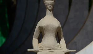 STF retoma julgamento sobre legalidade de revista íntima nos presídios