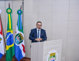 Vereadores comemoram fim da escala 6x1 e parabenizam professores por contribuição social