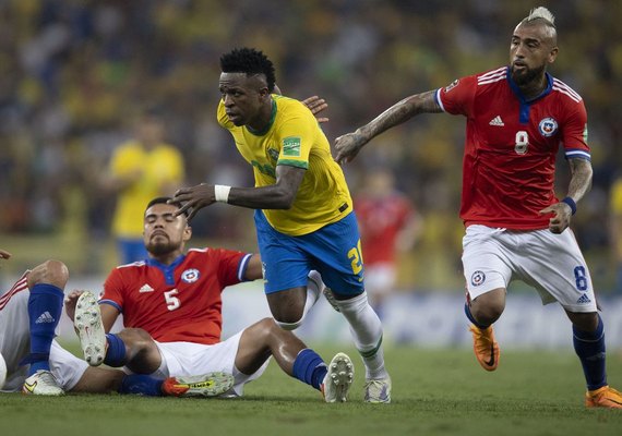 Seleção goleia Chile por 4 a 0 no último jogo no Brasil antes da Copa
