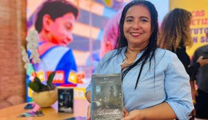 Professora da rede municipal descobre caminho para vencer a depressão com a escrita