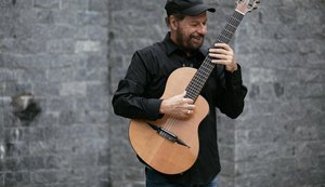 Celebrando mais de 50 anos de música, João Bosco fará show solo em Maceió