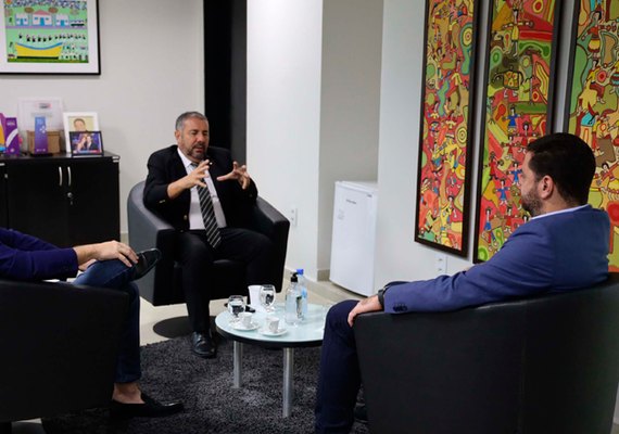 PGJ Márcio Roberto recebe vereadores para discutir adiamento de eleição