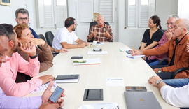 Prefeito e seu vice se reúnem com secretariado para avaliar seus 8 meses de governo em Quebrangulo