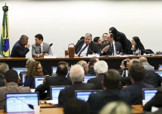 Comissão encerra votação de destaques e reforma da Previdência vai a plenário