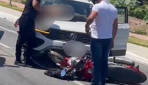 Mulher fica ferida após colisão entre moto e carro na Marginal do Riacho Piauí