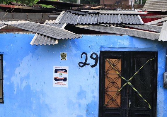 Temporal destrói residências em Fernão Velho e no São Jorge