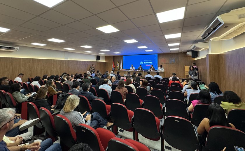 Seprev apresenta o programa Pega a Visão a prefeitos durante reunião na AMA