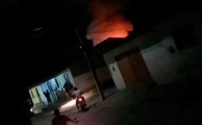 Incêndio destrói uma residência em São José da Laje