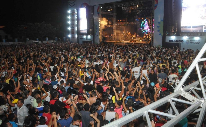 Primeiro dia do Maceió Verão leva milhares de pessoas ao bairro de Jaraguá