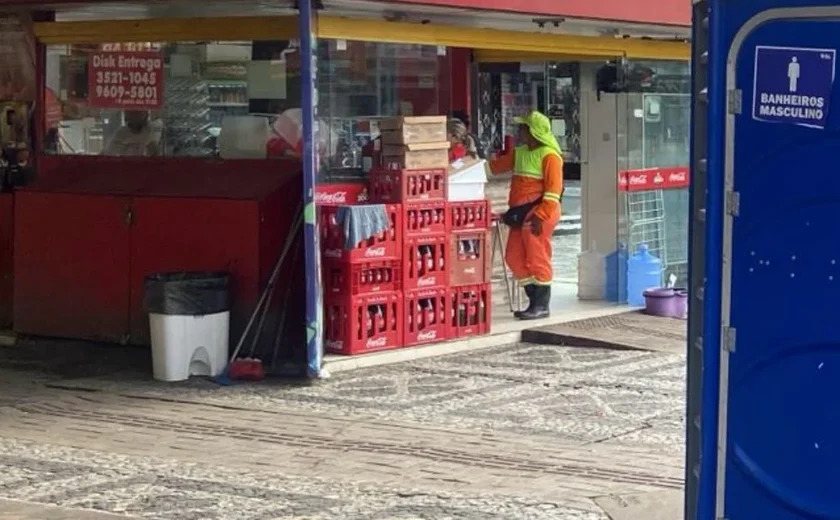 Lanchonete é invadida e tem fachada destruída durante a madrugada em Arapiraca
