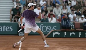 Brasileiro João Fonseca estreia com vitória no torneio de Roland Garros