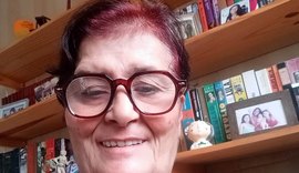 Jornalista Olívia de Cássia lança seu sexto livro 'Entre tombos e quedas – Reflexões'