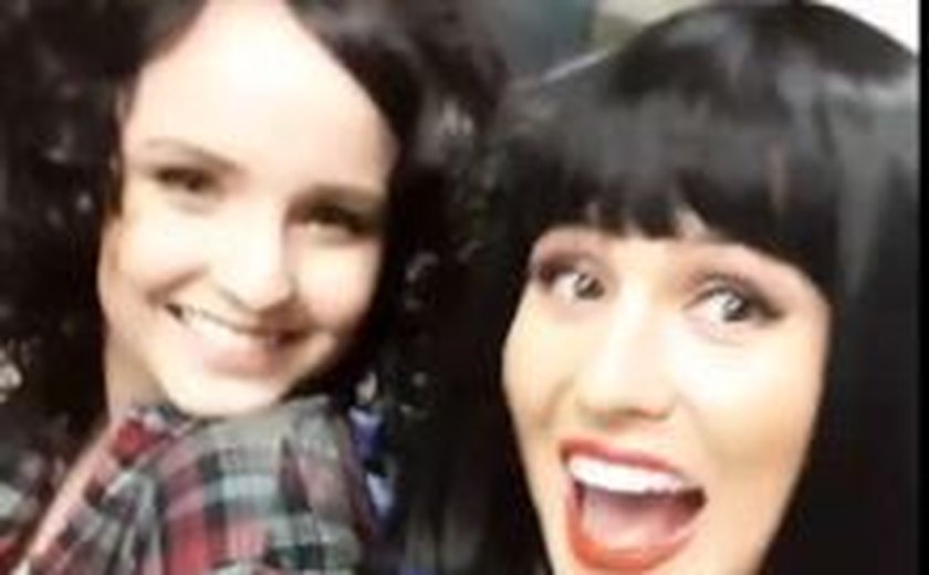Larissa Manoela e Lívia Andrade aparecem irreconhecíveis no metrô