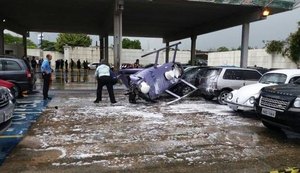 Helicóptero da Rede TV! cai na sede da empresa na Grande São Paulo