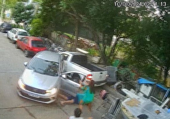 Veículo é roubado de oficina no Jacintinho
