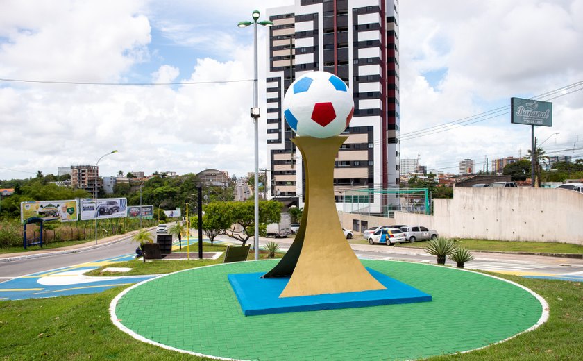 Prefeitura de Maceió faz homenagem à seleção brasileira com o 'Trevo da Copa'
