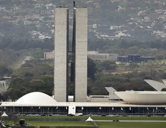 Lula sanciona, com vetos, reajuste salarial para cargos do Legislativo