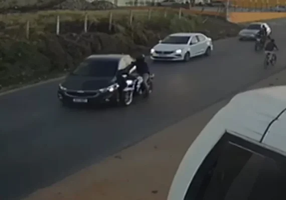 Motociclista fica ferido em batida contra carro em Arapiraca