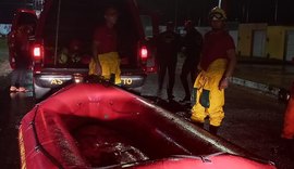 Bombeiros resgatam mais de 40 pessoas de residências invadidas pela água em Rio Largo