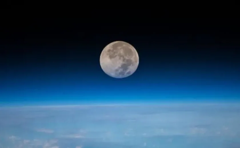 Construir data center no espaço salva a IA ou cria um desastre?