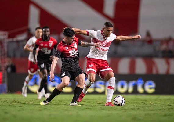 CRB perde para o Athletico, que não vencia há sete jogos