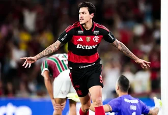 Com dois gols de Pedro, Flamengo vence Fluminense pelo Brasileirão