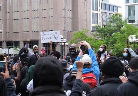 Atleta mais bem paga do ano protesta em Minneapolis pela morte de George Floyd