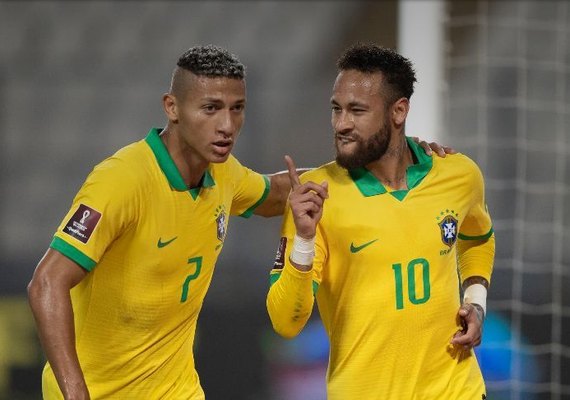 Brasil vira contra o Peru na 50ª partida de Tite