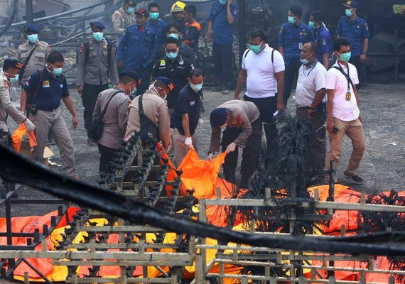 Explosão em fábrica de fogos de artifício deixa dezenas de mortos na Indonésia