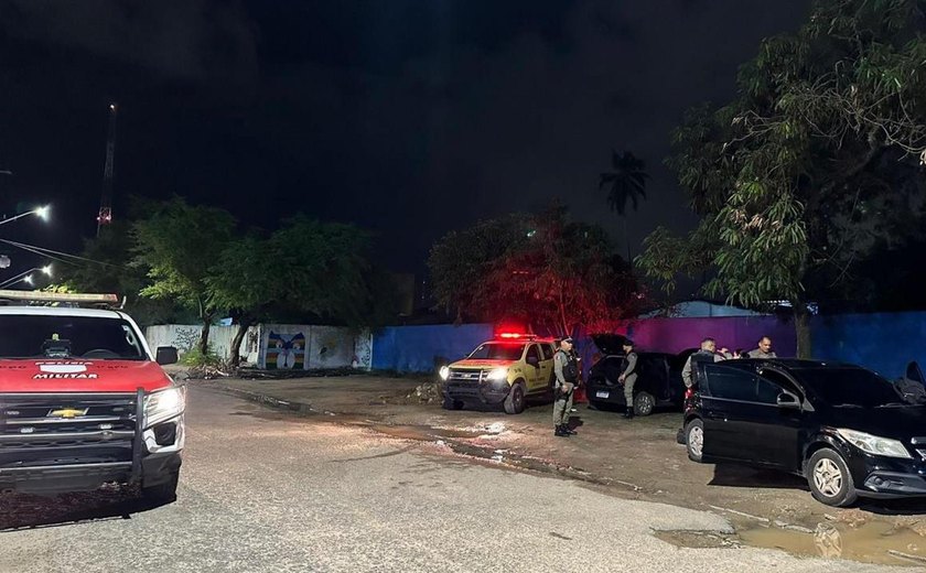 Polícia Militar recupera dois veículos no bairro do Poço, em Maceió