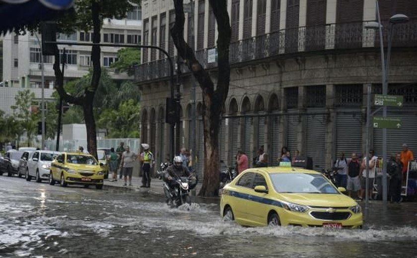 Após último temporal, Rio pode ter chuvas moderadas a fortes no domingo