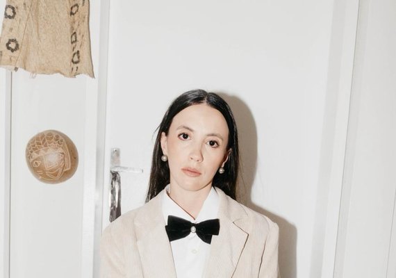 Cantora Flora se apresenta no Theatro Homerinho no próximo sábado (24) com show inédito